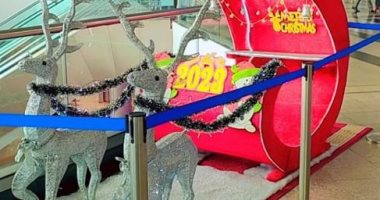المطارات المصرية تستعد للعام الجديد بأشجار الكريسماس ومجسمات بابا نويل ..صور