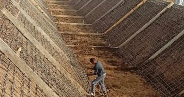 "حياة كريمة" تحافظ على مياه مصر والمصريين.. عمل لا يتوقف فى أكبر مشروع لتبطين الترع.. تكلفة تزيد عن 2.8 مليار جنيه لترع البحيرة.. و2.6 مليار جنيه لتبطين ترع الغربية.. و1.996 مليار جنيه لتبطين ترع سوهاج.. صور