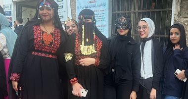حفل تنكرى لطلاب كلية الفنون الجميلة بالأقصر 