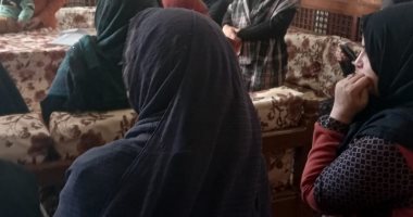 "القومى للمرأة بسوهاج" يستهدف 864 سيدة فى حملة طرق الأبواب.. صور