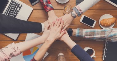أخلاقنا الجميلة.. نصائح تجعلك تعمل بنجاح ضمن فريق 