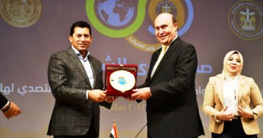 وزير الشباب والرياضة يشهد صالون رؤى الشباب بمكتبة الإسكندرية