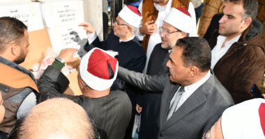 وزير الأوقاف ومحافظ مطروح يشهدان توزيع 2 طن من لحوم الصكوك