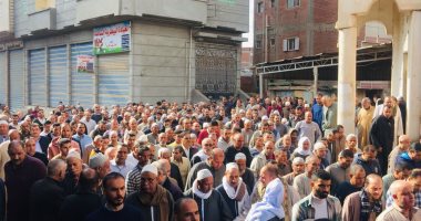 حسن الخاتمة.. أهالى البحيرة يشيعون جنازة مسن بعد وفاته أثناء صلاة الجمعة