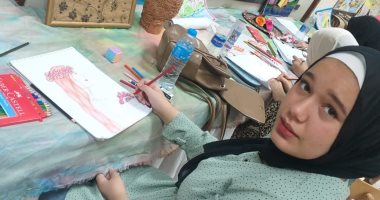 شاهد.. "ميرنا" طالبة بكفر الشيخ تبدع فى رسم البورتريه والشخصيات الكرتونية