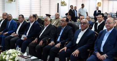رئيس الوزراء يستمع لشرح حول معدات مصنع المحركات بالهيئة العربية للتصنيع