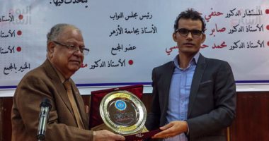 مجمع الخالدين يكرم أحمد إبراهيم الشريف لدوره البارز فى خدمة اللغة العربية.. صور 
