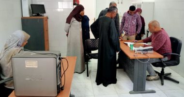 إحالة 8 أطباء وعمال للتحقيق لتغيبهم عن العمل بقنا 