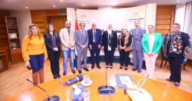 وزيرة التضامن تسلم الجوائز للفائزين بمسابقة برنامج "5 تركيز" بالإذاعة.. صور