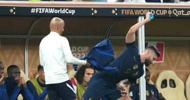 شاهد غضب كبير من جيرو بعد استبداله فى مباراة فرنسا والأرجنتين