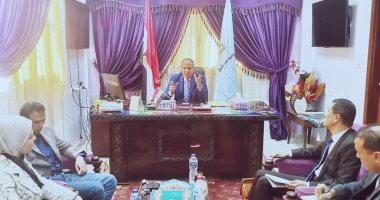 خبير ياباني يشيد بالحضارة المصرية خلال لقائه بوكيل تعليم كفر الشيخ.. صور