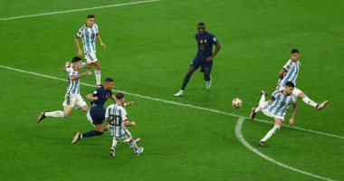 الأرجنتين ضد فرنسا.. التعادل 2-2 يفرض نفسه بعد انتهاء الشوط الإضافى الأول