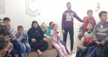 والدة بيج رامي تدعو له أثناء عرضه فى مستر أولمبيا 2022.. صور
