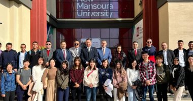 جامعة المنصورة الجديدة تستقبل وفدا طلابيا من جامعة هونج كونج.. صور