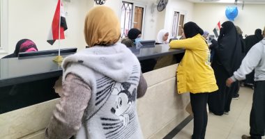 وكيل تموين الإسكندرية يتابع شكاوى المواطنين بمراكز الخدمات التموينية