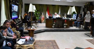 محافظ جنوب سيناء يتابع موقف المشروعات القومية والتنموية