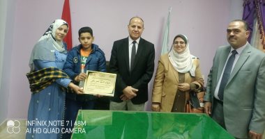 وكيل تعليم كفر الشيخ يكرم المخترع الصغير حاصد المركز الأول على مستوى الجمهورية