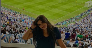 ياسمين عبد العزيز وسط الجماهير في مباراة الأرجنتين وفرنسا.. صور