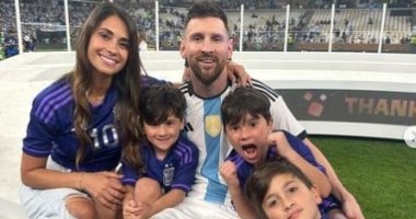 أنتونيلا وأبناؤها يحتفلون مع ميسى بكأس العالم: شكرا على تعليمنا ألا نستسلم