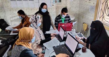 إجراء الكشف الطبى على 1015 مواطنا بقافلة حياة كريمة فى كفر الشيخ