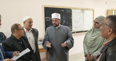رئيس المنطقة الأزهرية بالإسكندرية يتفقد المعاهد ولجان الامتحانات 