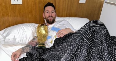 كأس العالم في أحضان ميسي .. صور 