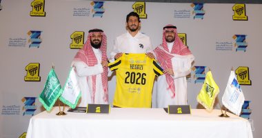 مراسم تمديد عقد أحمد حجازى مع الاتحاد السعودي 3 مواسم حتى 2026.. صور 