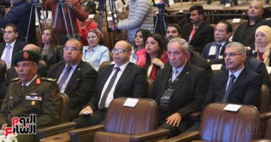 انطلاق احتفالية عيد العلم بجامعة القاهرة بطابور عرض لمجلس الجامعة