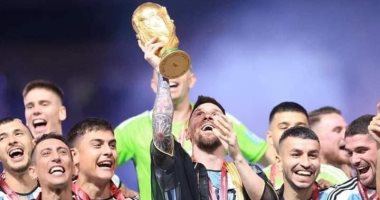 لست وحدك يا ميسي.. نجوم ارتدوا البشت العربي "صور " 