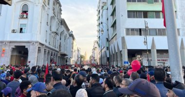 حشد جماهيرى كبير في استقبال منتخب المغرب بعد العودة من كأس العالم.. فيديو