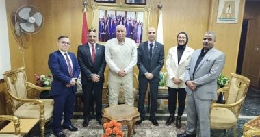 محافظ الوادي الجديد يلتقي وفد وزارة البترول لتعزيز التعاون في المجالات التنموية