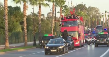 وصول منتخب المغرب القصر الملكي بعد طواف الحافلة شوارع الرباط.. صور