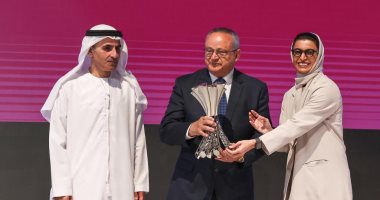 مكتبة الإسكندرية تتسلم درع تكريم قمة اللغة العربية بأبوظبي