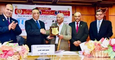 جامعة طنطا تُكرّم حلمي القاعود في اليوم العالمي للغة العربية