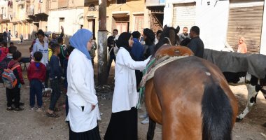 جامعة سوهاج تطلق قافلتها البيطرية المجانية لقرية الرويهيب.. صور