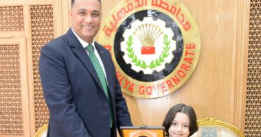 محافظ الدقهلية يكرم الطفل المعجزة لحصده الأول عالميا بمسابقة الحساب الذهنى
