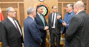 محافظ الدقهلية يكرم فريق الإشراف على مشروع القراءة بعد الحصول على 3 مراكز