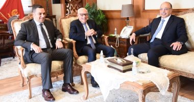 محافظ بورسعيد يلتقى رئيس مجلس إدارة الجهاز الوطنى للإدارة والاستثمار.. صور