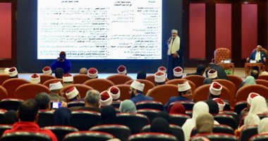 أستاذ اللغة بكلية الآداب: يجب أن يفهم الناس أن التحريم ليس للحرمان بل للحماية
