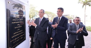 وزير الاتصالات يفتتح مكتب بريد القرية الذكية