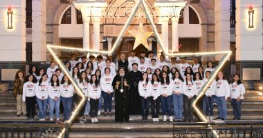 البابا تواضروس يرحب بوفد سياحى من مدرسة قبطية في كندا خلال العظة الأسبوعية