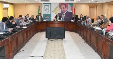 محافظ الفيوم يتابع توفير السلع الغذائية ومجابهة الممارسات الاحتكارية للتجار