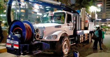حى الدقى بالجيزة ينشر سيارات شفط مياه الأمطار فى الشوارع والميادين.. صور