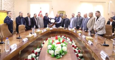 وفد من "زراعة النواب" يبحث تنمية قطاعى الزراعة والرى بالوادى الجديد