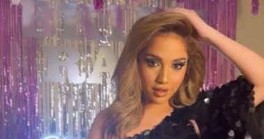 رنا رئيس تطل بالأسود فى كواليس حفل خطوبتها.. صور