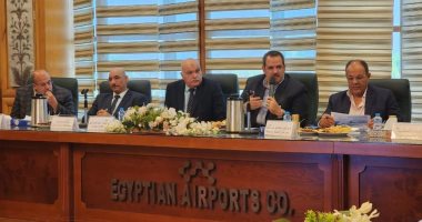 المصرية للمطارات تناقش تطور حركة الركاب وموقف المشروعات القائمة