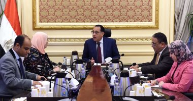 رئيس الوزراء يتابع مع وزيرة التضامن جهود التوسع ببرامج الحماية الاجتماعية 