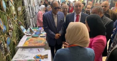افتتاح معرض الفنون التشكيلية بكلية التجارة جامعة الإسكندرية.. صور  