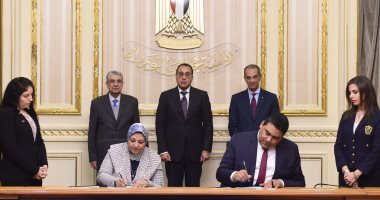 رئيس الوزراء يشهد توقيع بروتوكول "المصرية للاتصالات" و"المصرية لنقل الكهرباء" 