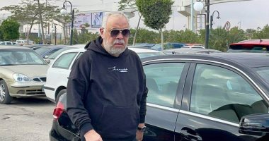 أشرف زكى وجمال ومدحت العدل يحضرون جنازة والد جومانا مراد